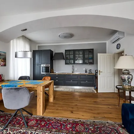Apartment Donata - Luxurioeses & Grosszuegiges Im Herzen Von Kaltern, Mit Innenhof, Kostenlosem Parkplatz Direkt Am Haus